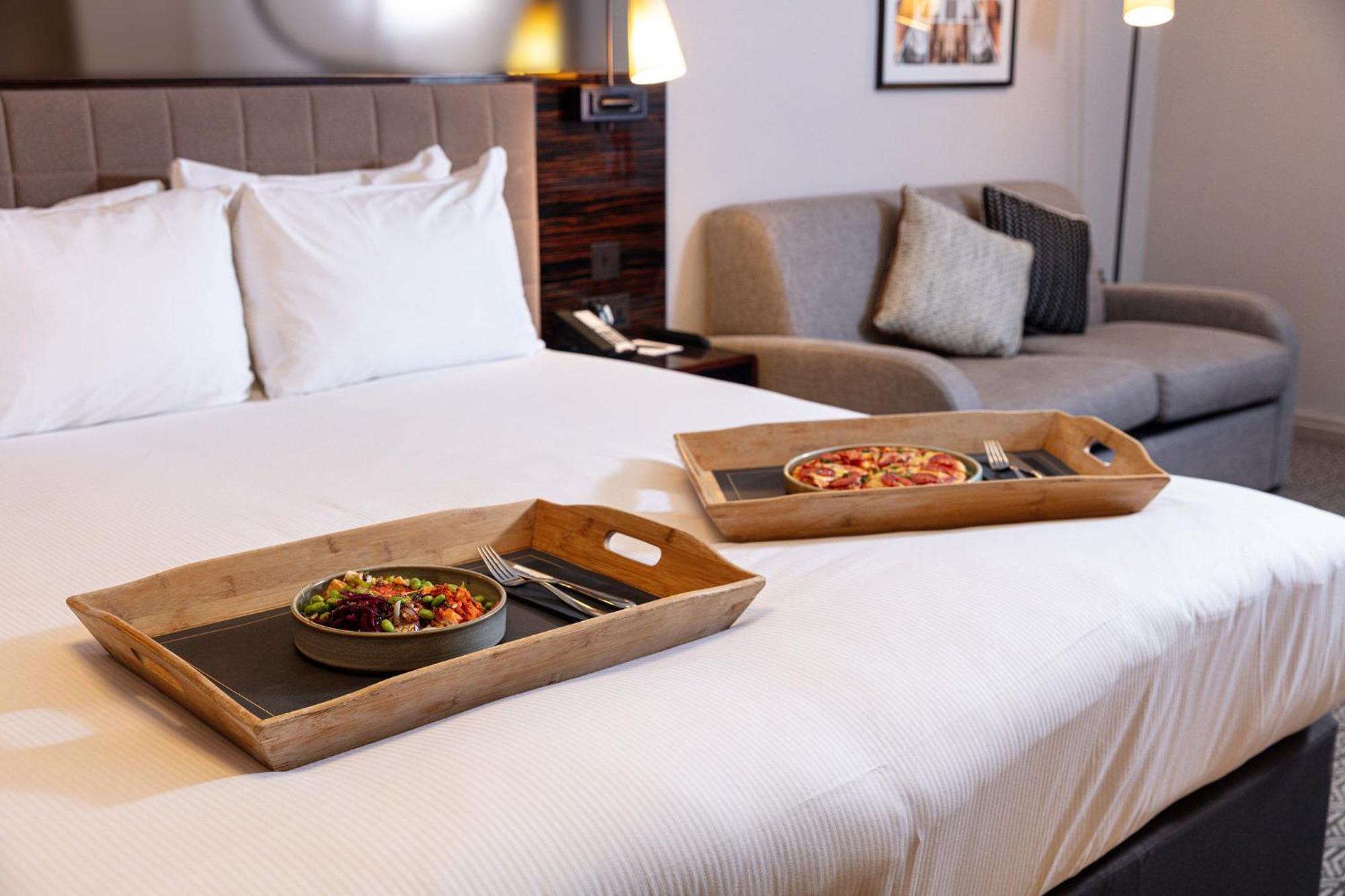 Strand Palace London Exterior photo Room service