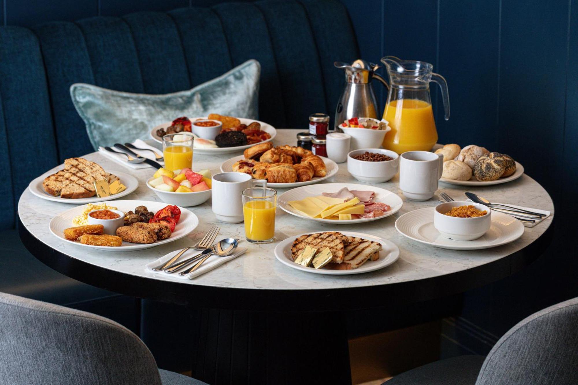 Strand Palace London Exterior photo Breakfast at the hotel