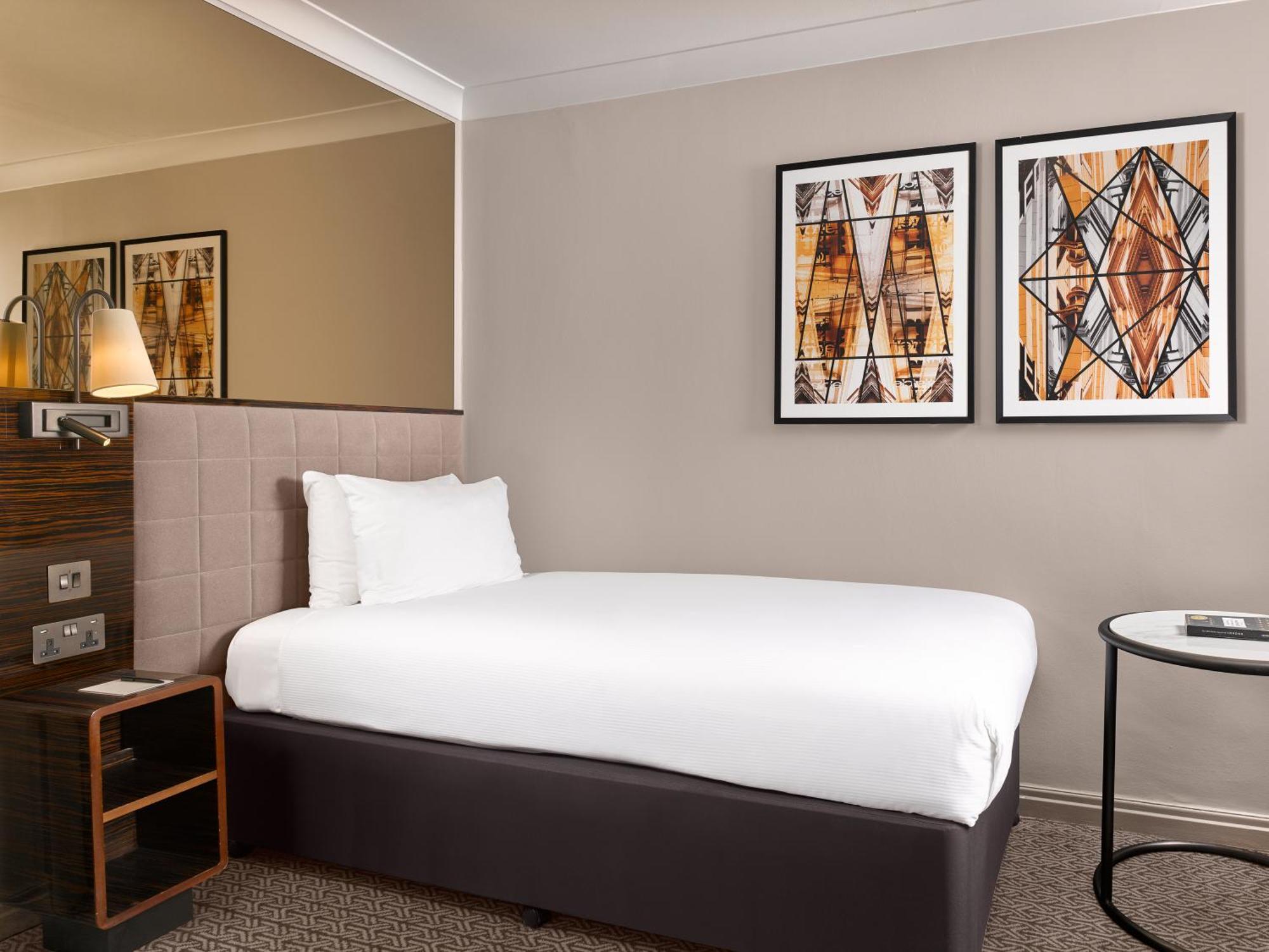Strand Palace London Exterior photo Single room