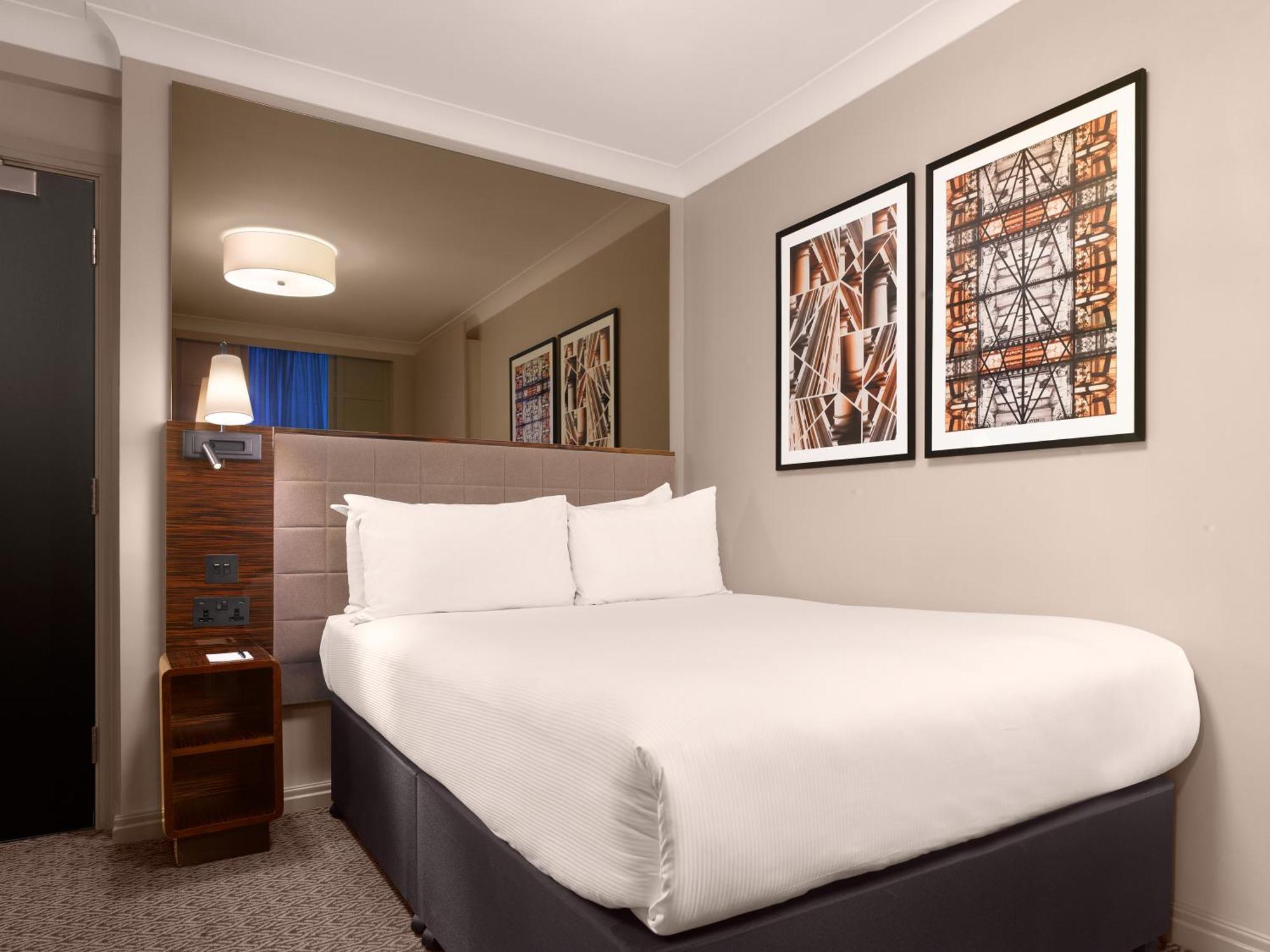 Strand Palace London Exterior photo A room at the hotel