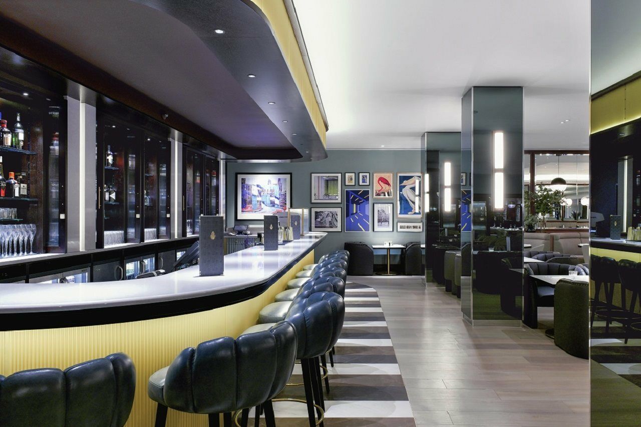 Strand Palace London Exterior photo Interior of the bar